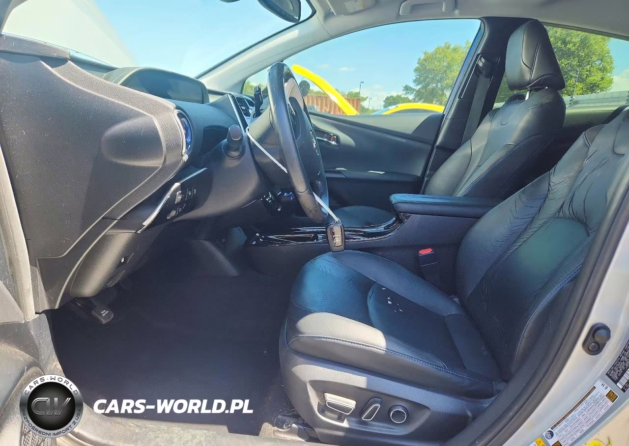 2017 Toyota Prius Four Touring VIN:JTDKARFU2H3036741 - 7