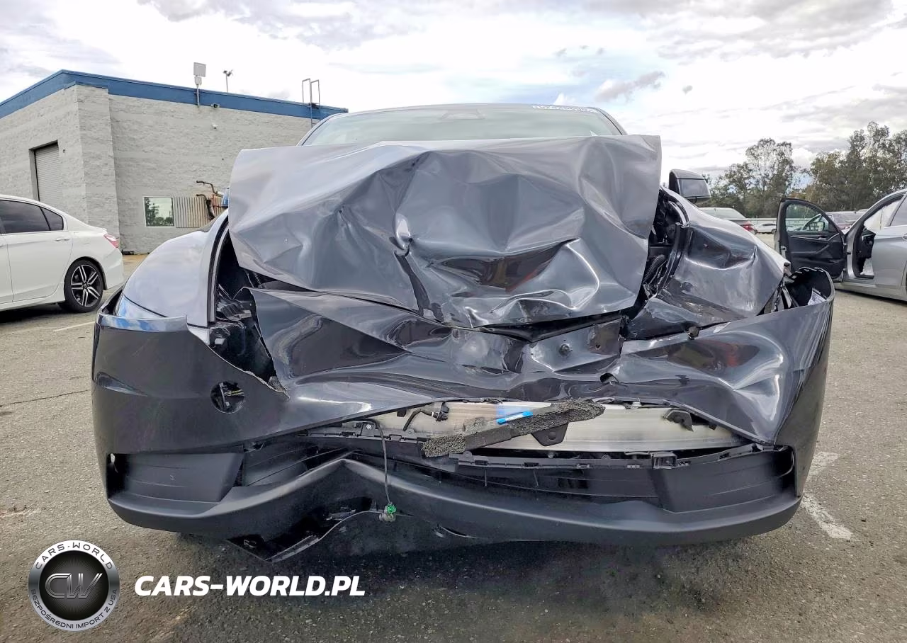 2026 Tesla Model Y VIN:7SAYGDED5TA601816 - 5
