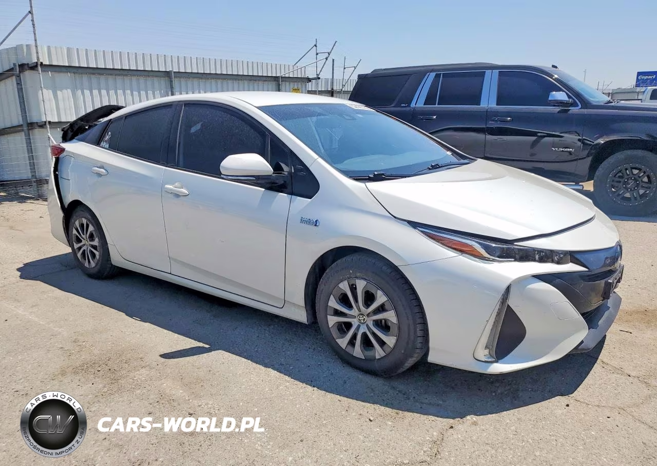 2020 Toyota Prius Prime Le VIN:JTDKARFP3L3132090 - 4