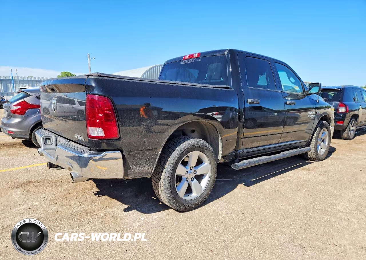 2020 Ram 1500 Classic Tradesman VIN:3C6RR7KT4LG131551 - 3