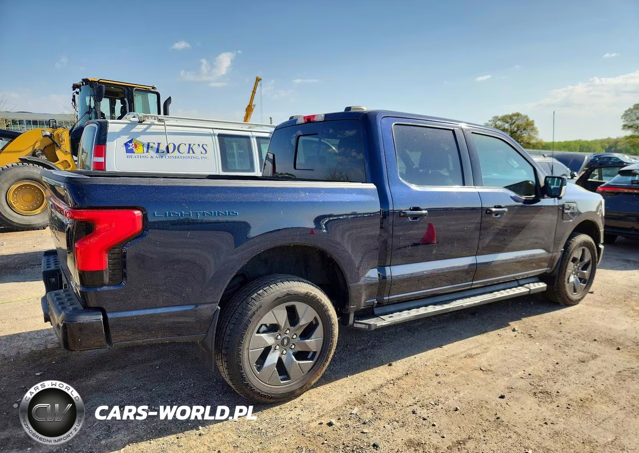 2023 Ford F150 Lightning Pro VIN:1FTVW1ELXPWG25560 - 3