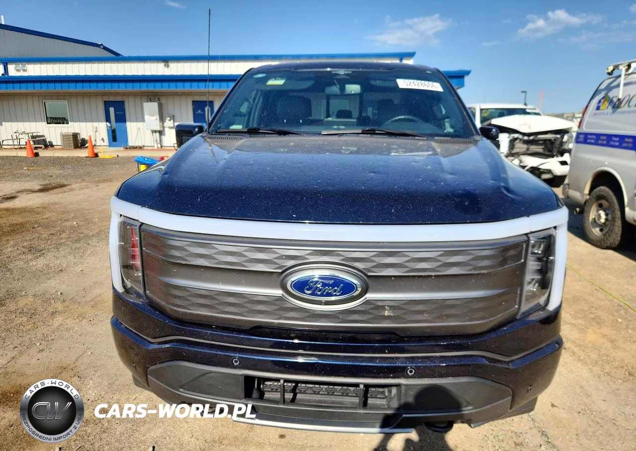 2023 Ford F150 Lightning Pro VIN:1FTVW1ELXPWG25560 - 5