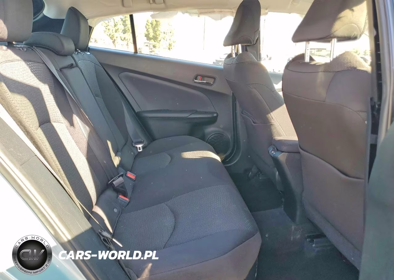 2021 Toyota Prius Le VIN:JTDKAMFU7M3150571 - 10