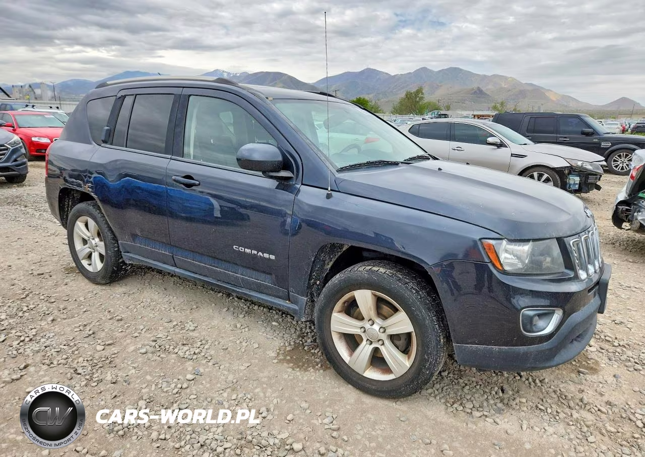 2015 Jeep Compass Latitude VIN:1C4NJDEB0FD130916 - 4