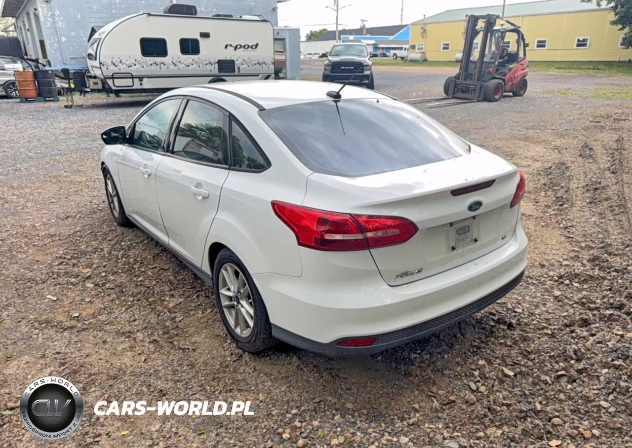 2016 Ford Focus Se VIN:1FADP3F25GL264210 - 3
