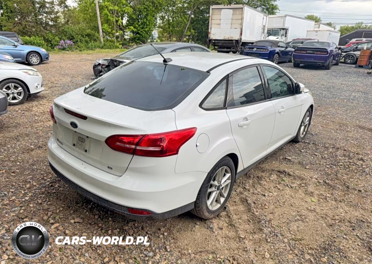 2016 Ford Focus Se VIN:1FADP3F25GL264210 - 4