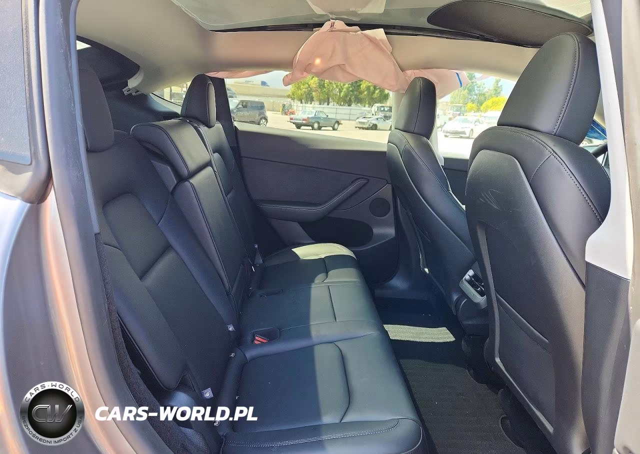 2025 Tesla Model Y VIN:7SAYGDED7SF313233 - 10