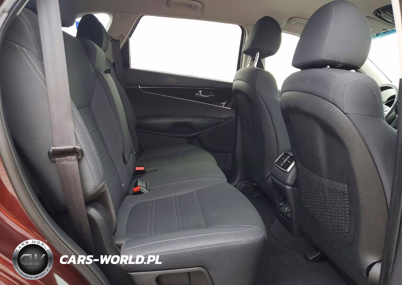 2020 Kia Sorento S VIN:5XYPGDA57LG680814 - 10