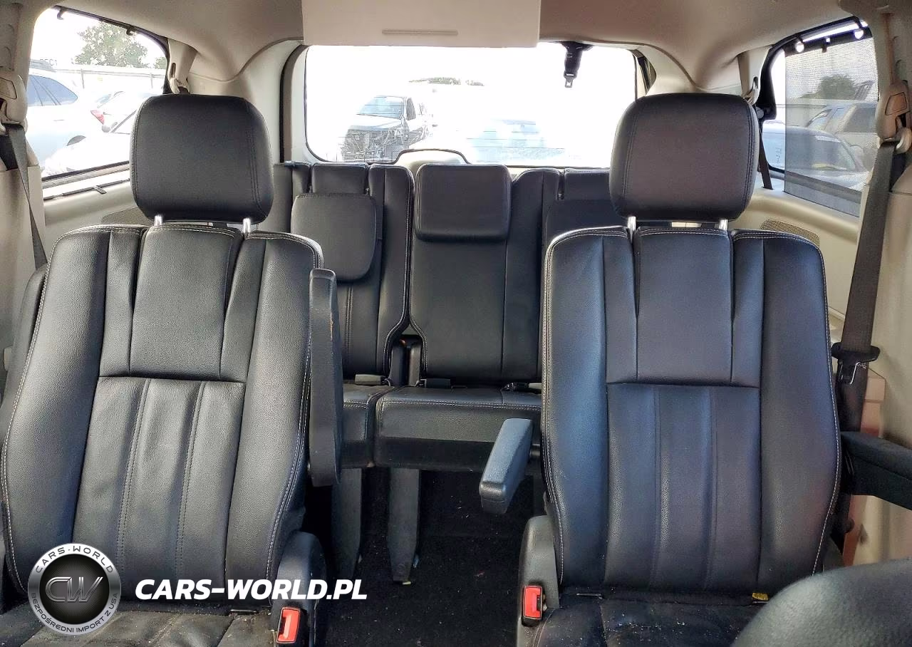 2016 Chrysler Town & Country Touring VIN:2C4RC1BGXGR175273 - 10