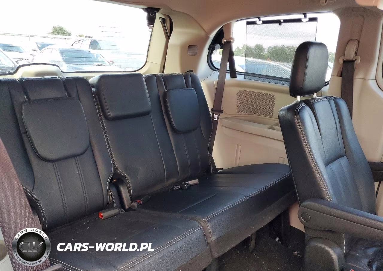2016 Chrysler Town & Country Touring VIN:2C4RC1BGXGR175273 - 11