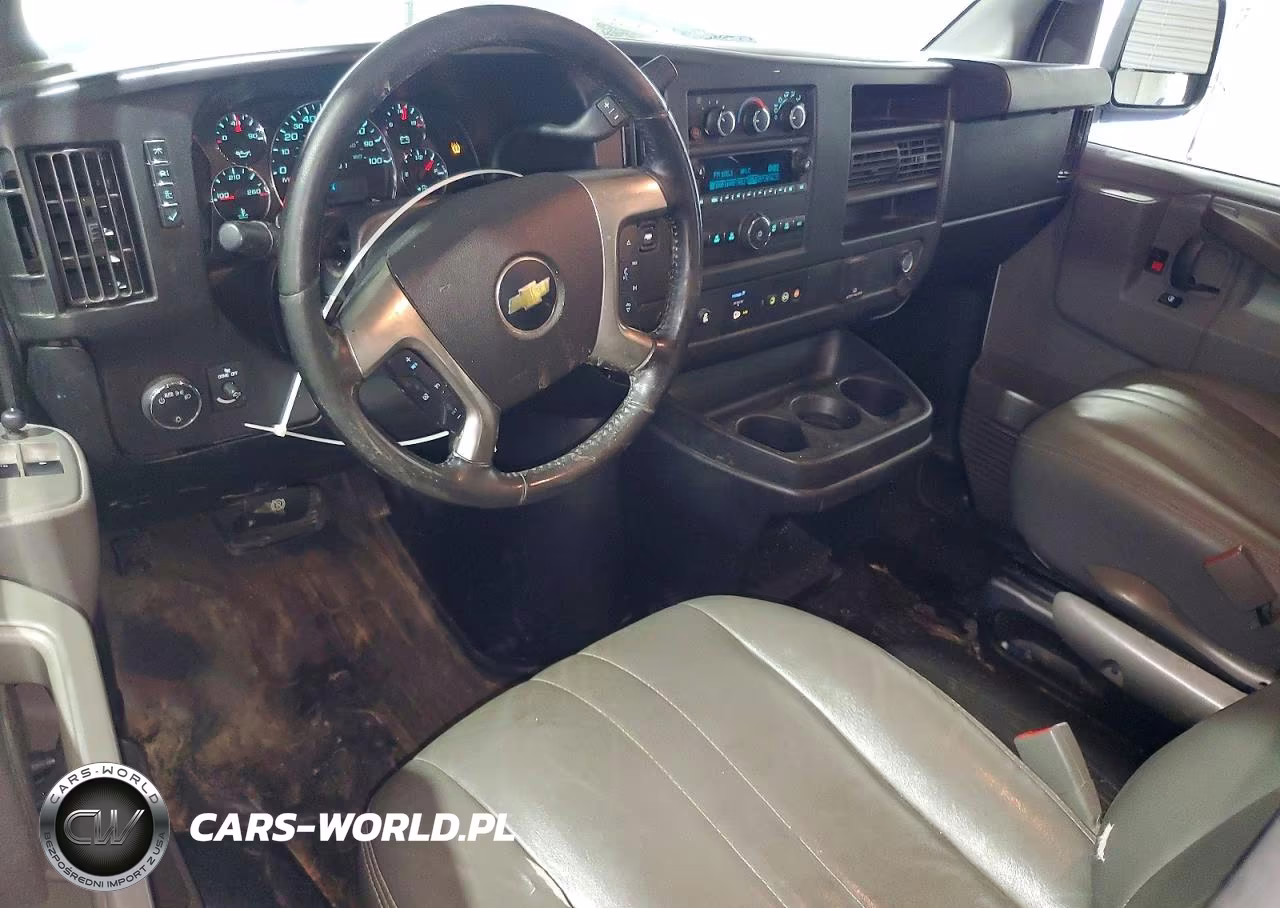 2018 Chevrolet Express G2500 VIN:1GCWGAFG1J1179449 - 8