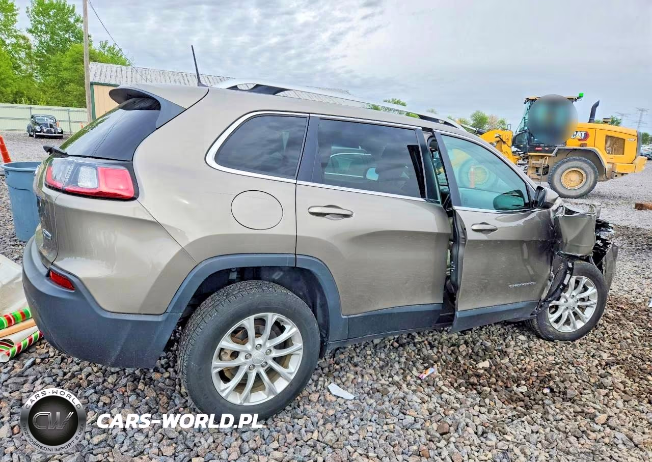 2019 Jeep Cherokee Latitude VIN:1C4PJLCB0KD247993 - 3