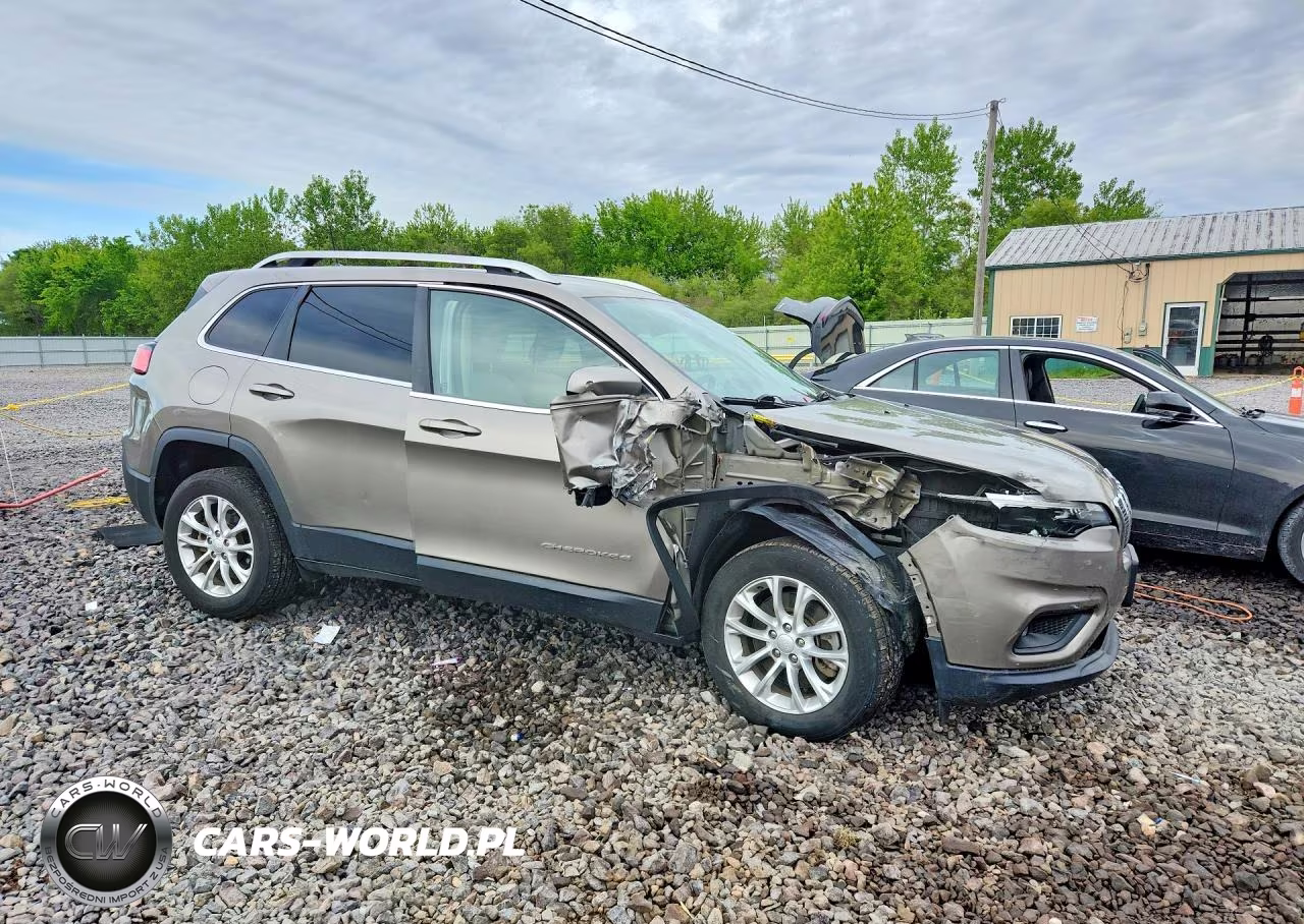 2019 Jeep Cherokee Latitude VIN:1C4PJLCB0KD247993 - 4