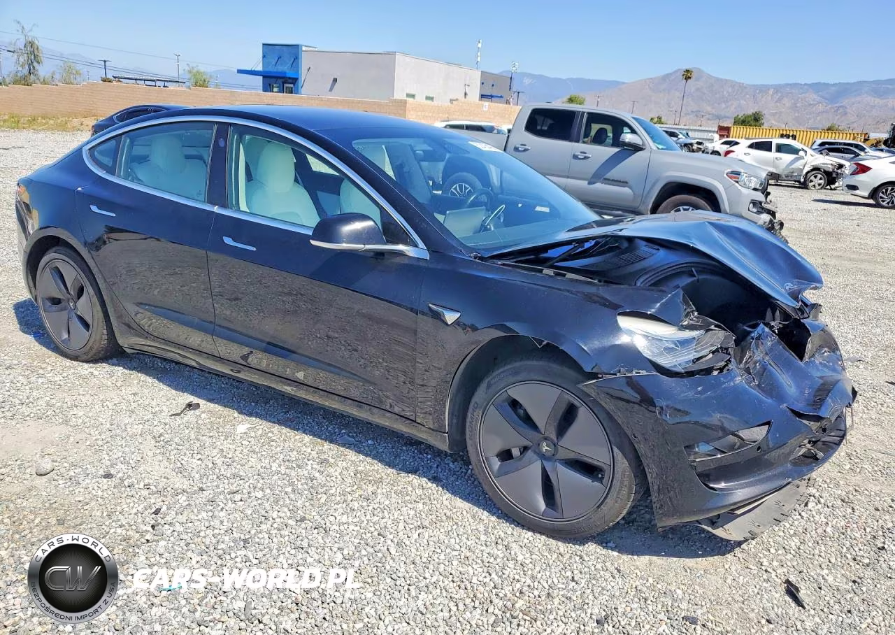 2018 Tesla Model 3 VIN:5YJ3E1EB4JF085801 - 4