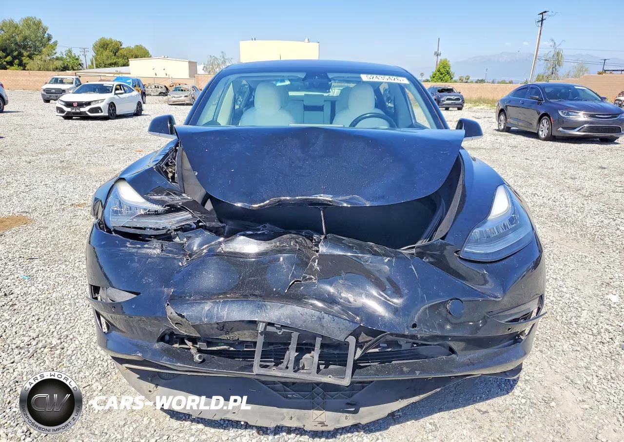 2018 Tesla Model 3 VIN:5YJ3E1EB4JF085801 - 5