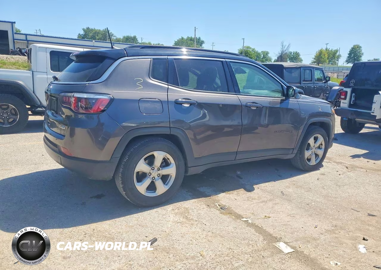 2019 Jeep Compass Latitude VIN:3C4NJCBB0KT715434 - 3