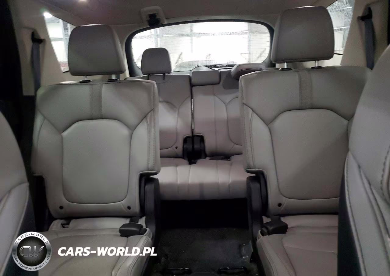 2023 Honda Pilot Touring VIN:5FNYG1H7XPB056447 - 10