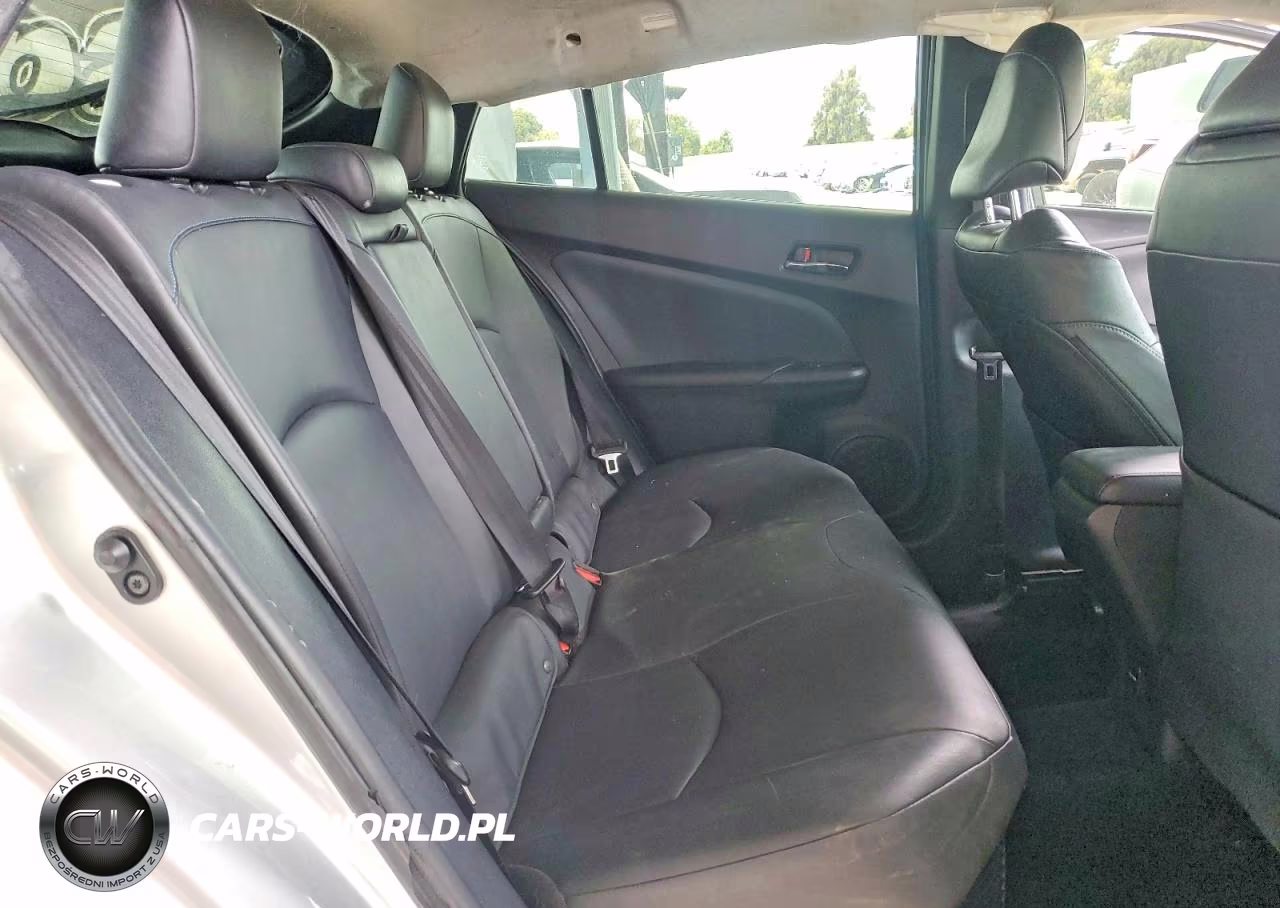 2017 Toyota Prius Three Touring VIN:JTDKARFU1H3036357 - 10