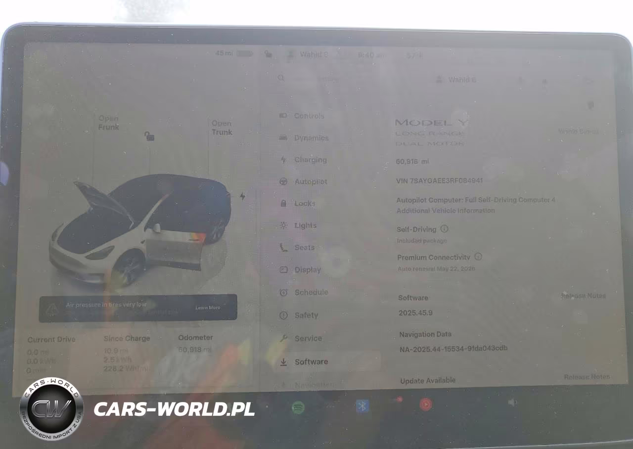 2024 Tesla Model Y VIN:7SAYGAEE3RF084941 - 9