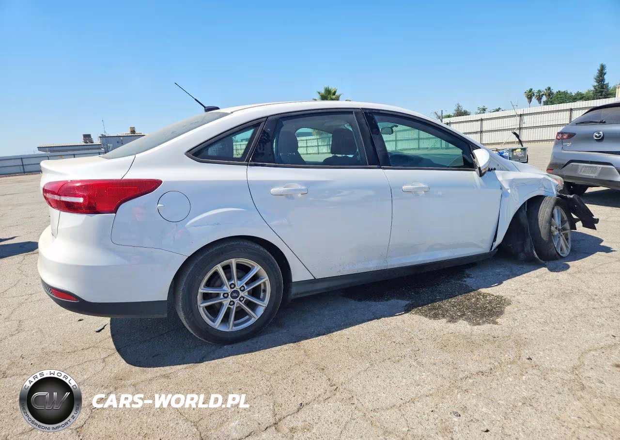 2017 Ford Focus Se VIN:1FADP3F2XHL218003 - 3