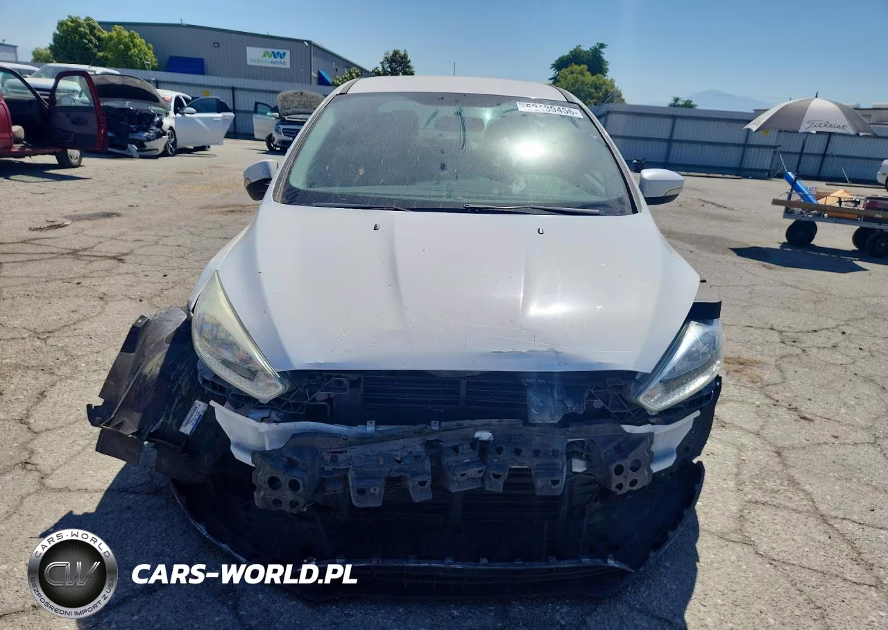 2017 Ford Focus Se VIN:1FADP3F2XHL218003 - 5