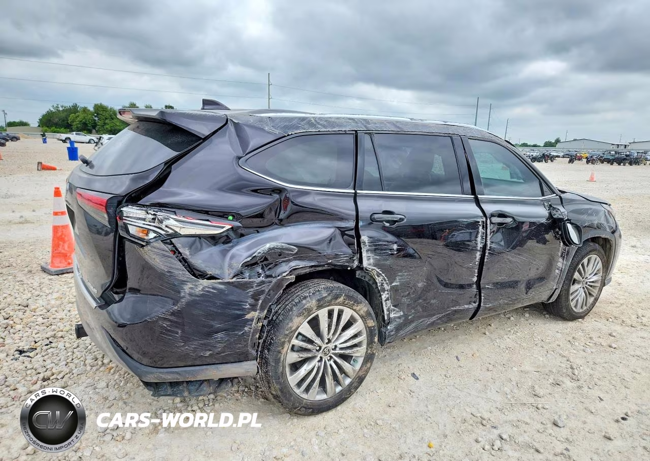 2022 Toyota Highlander Platinum VIN:5TDFZRAH9NS108937 - 3