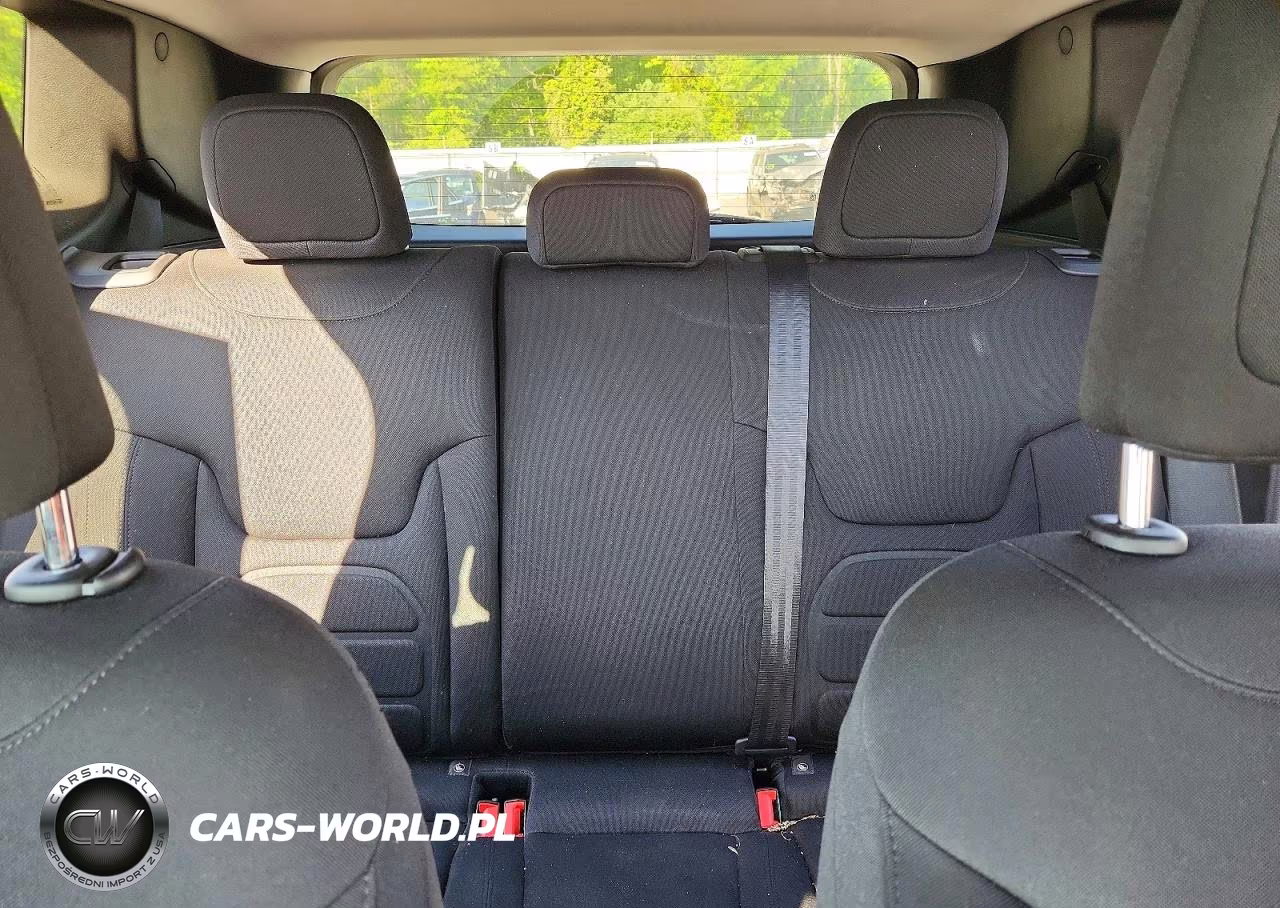 2021 Jeep Renegade Latitude VIN:ZACNJDBB5MPM33867 - 10