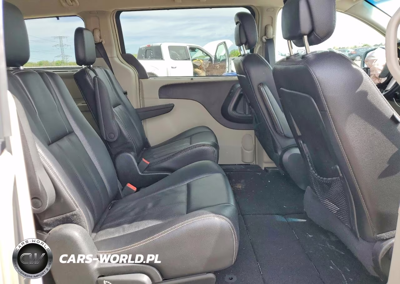 2015 Chrysler Town & Country Touring VIN:2C4RC1BG0FR553969 - 10
