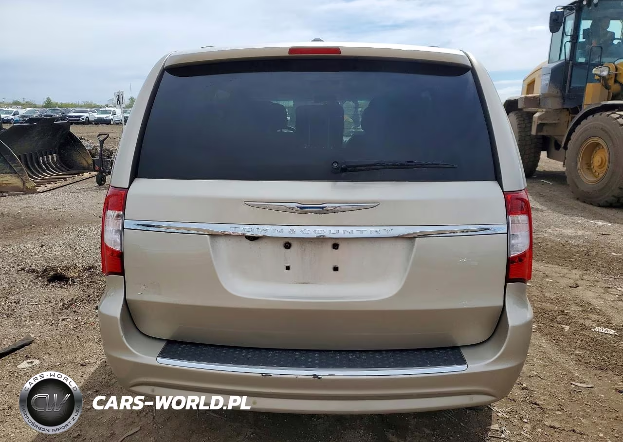 2015 Chrysler Town & Country Touring VIN:2C4RC1BG0FR553969 - 6