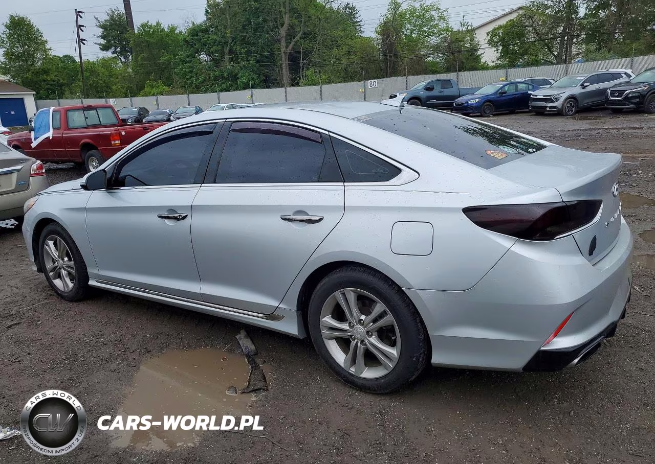 2018 Hyundai Sonata Sport VIN:5NPE34AF2JH682164 - 2