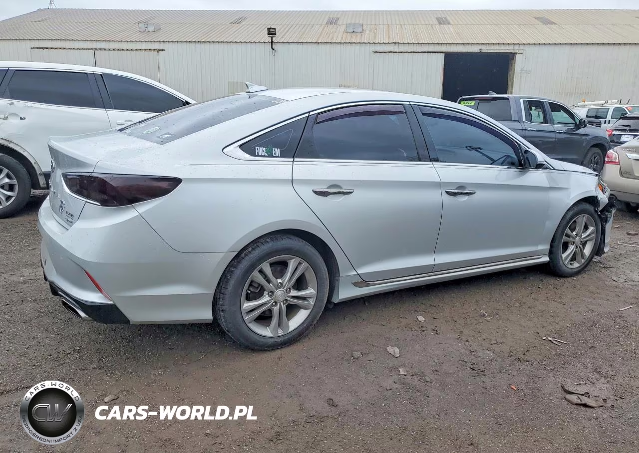 2018 Hyundai Sonata Sport VIN:5NPE34AF2JH682164 - 3