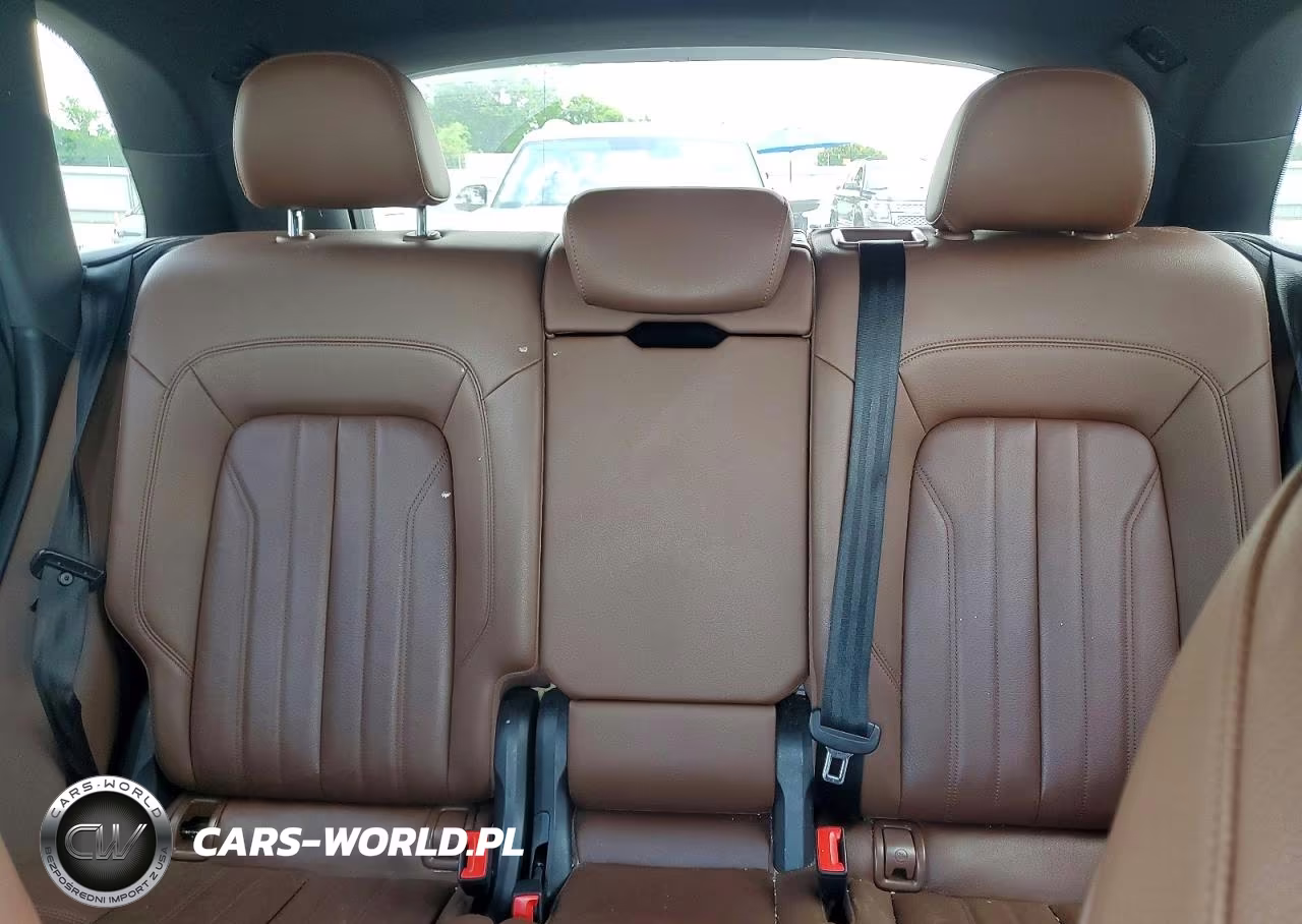 2018 Audi Q5 Premium VIN:WA1ANAFY0J2119630 - 10