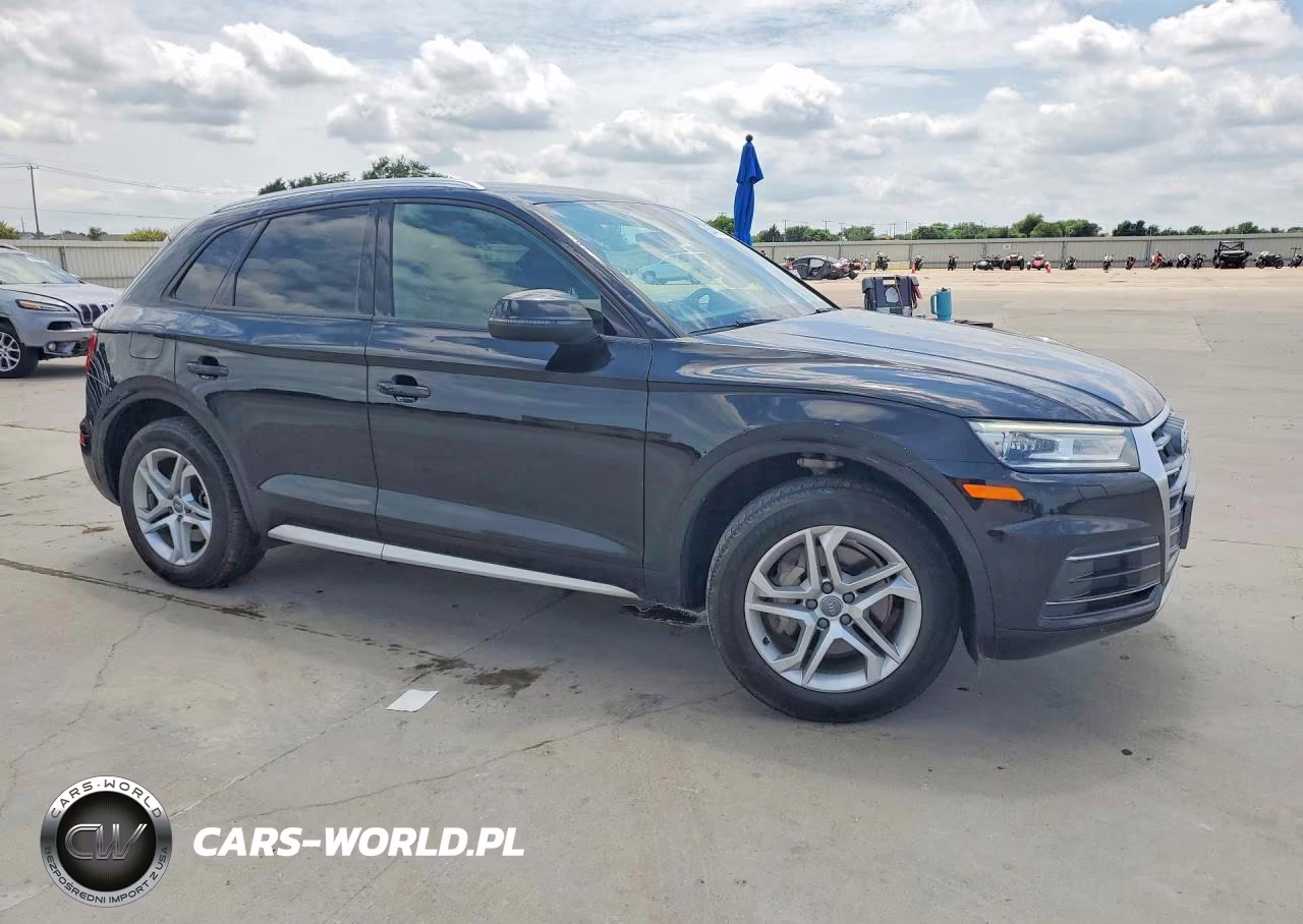 2018 Audi Q5 Premium VIN:WA1ANAFY0J2119630 - 4