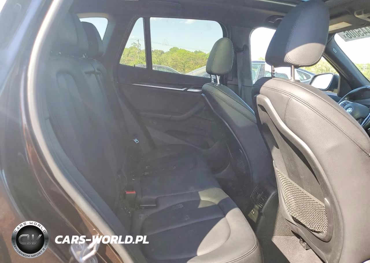 2018 BMW X1 xDrive28I VIN:WBXHT3C31J5L33719 - 11