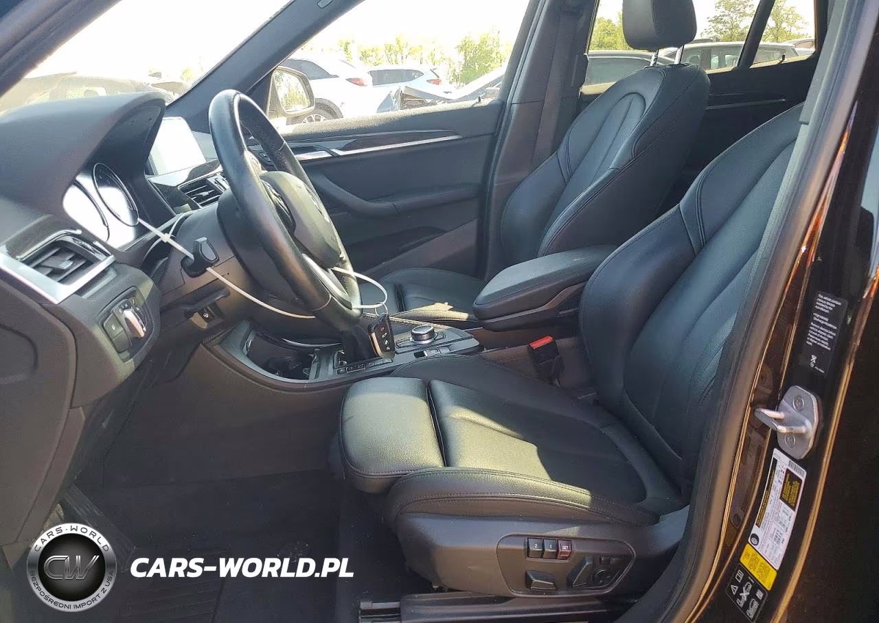 2018 BMW X1 xDrive28I VIN:WBXHT3C31J5L33719 - 7