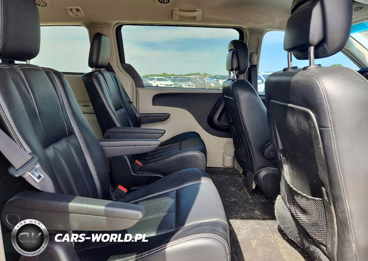 2015 Chrysler Town & Country VIN:2C4RC1BG5FR589172 - 11