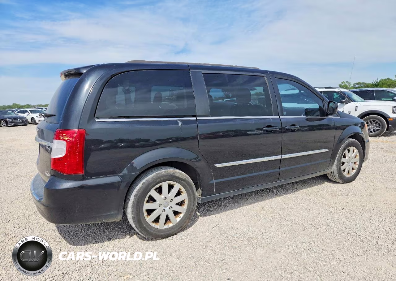 2015 Chrysler Town & Country VIN:2C4RC1BG5FR589172 - 3