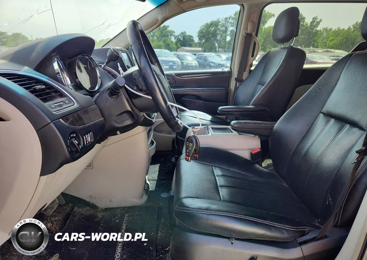 2015 Chrysler Town & Country VIN:2C4RC1BG5FR589172 - 7