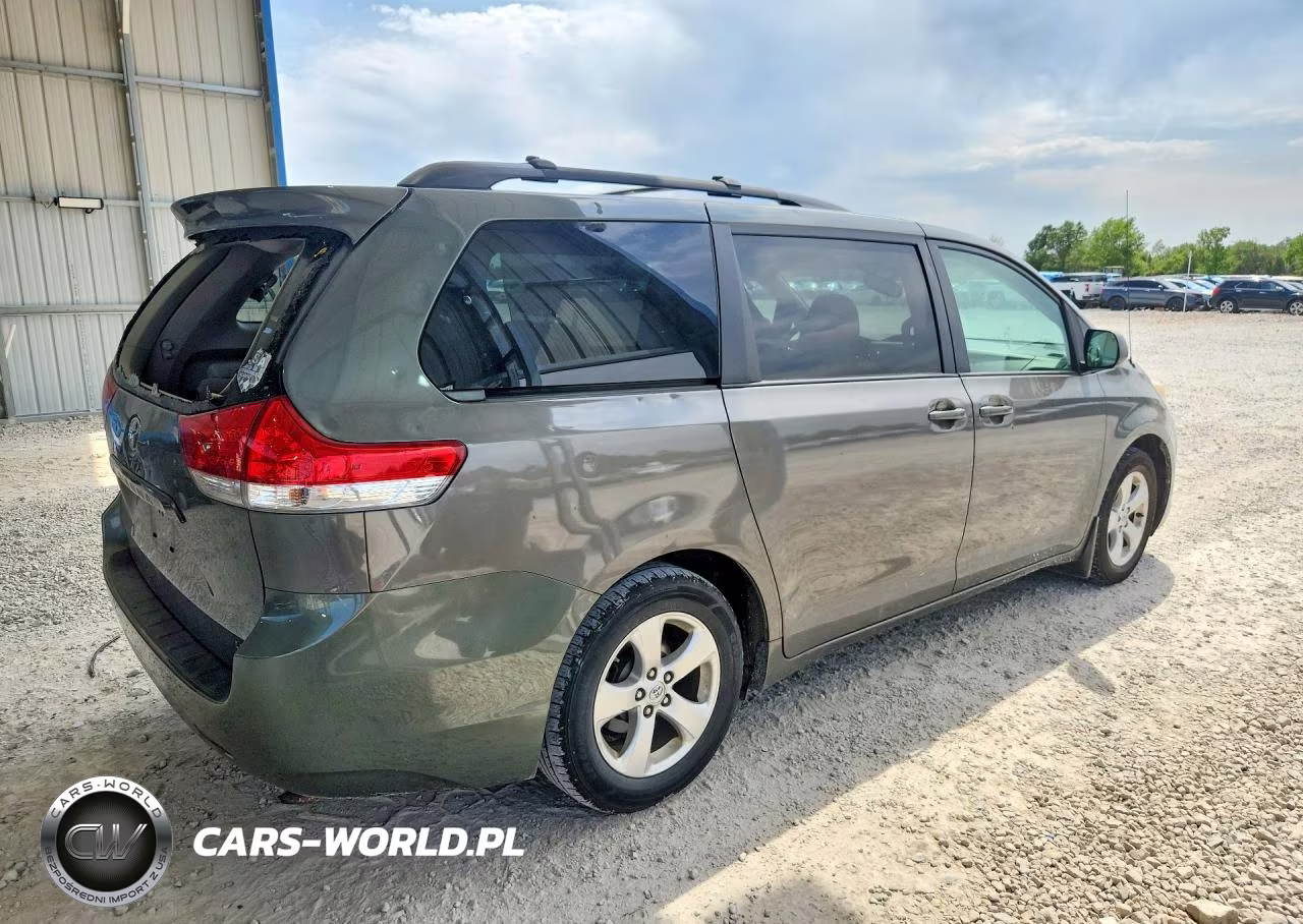 2014 Toyota Sienna Le VIN:5TDKK3DC6ES476766 - 3