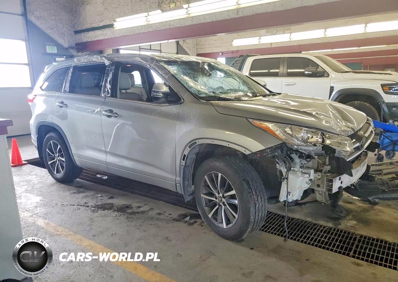 2017 Toyota Highlander Xle VIN:5TDJZRFH3HS389835 - 4