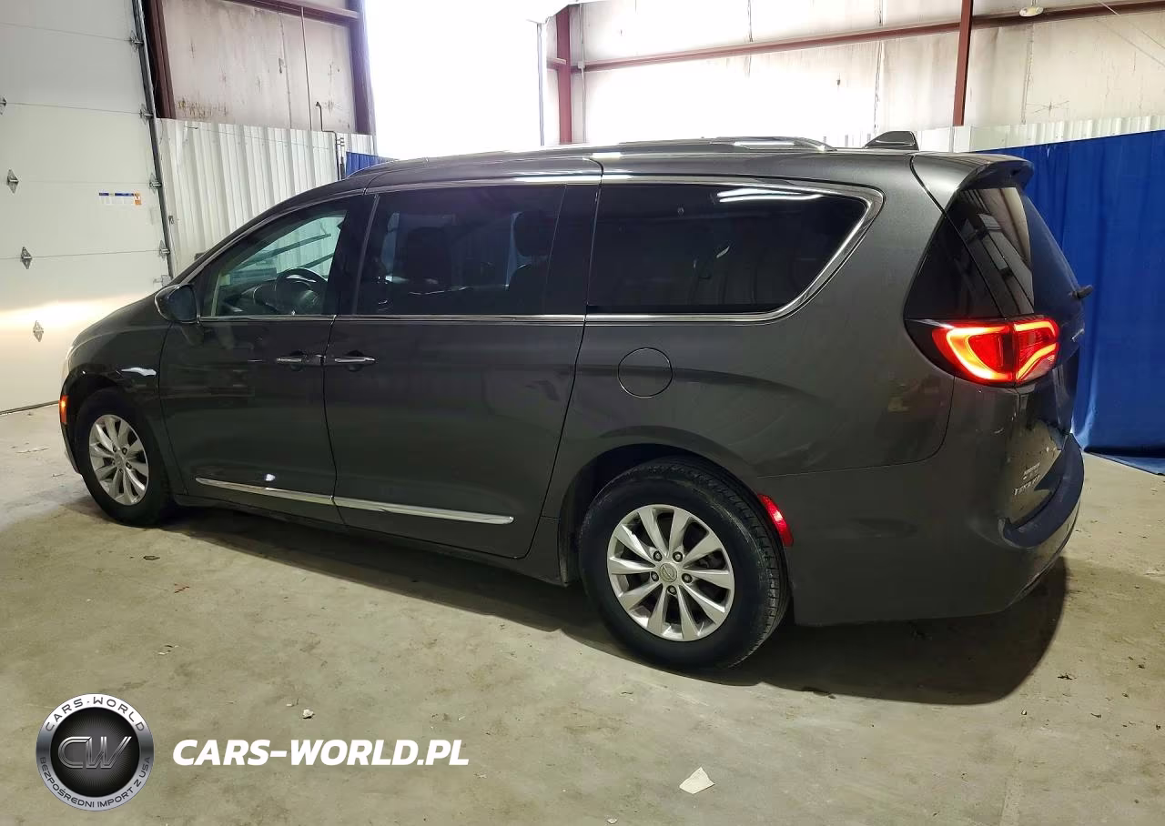 2019 Chrysler Pacifica Touring L VIN:2C4RC1BG9KR665762 - 2