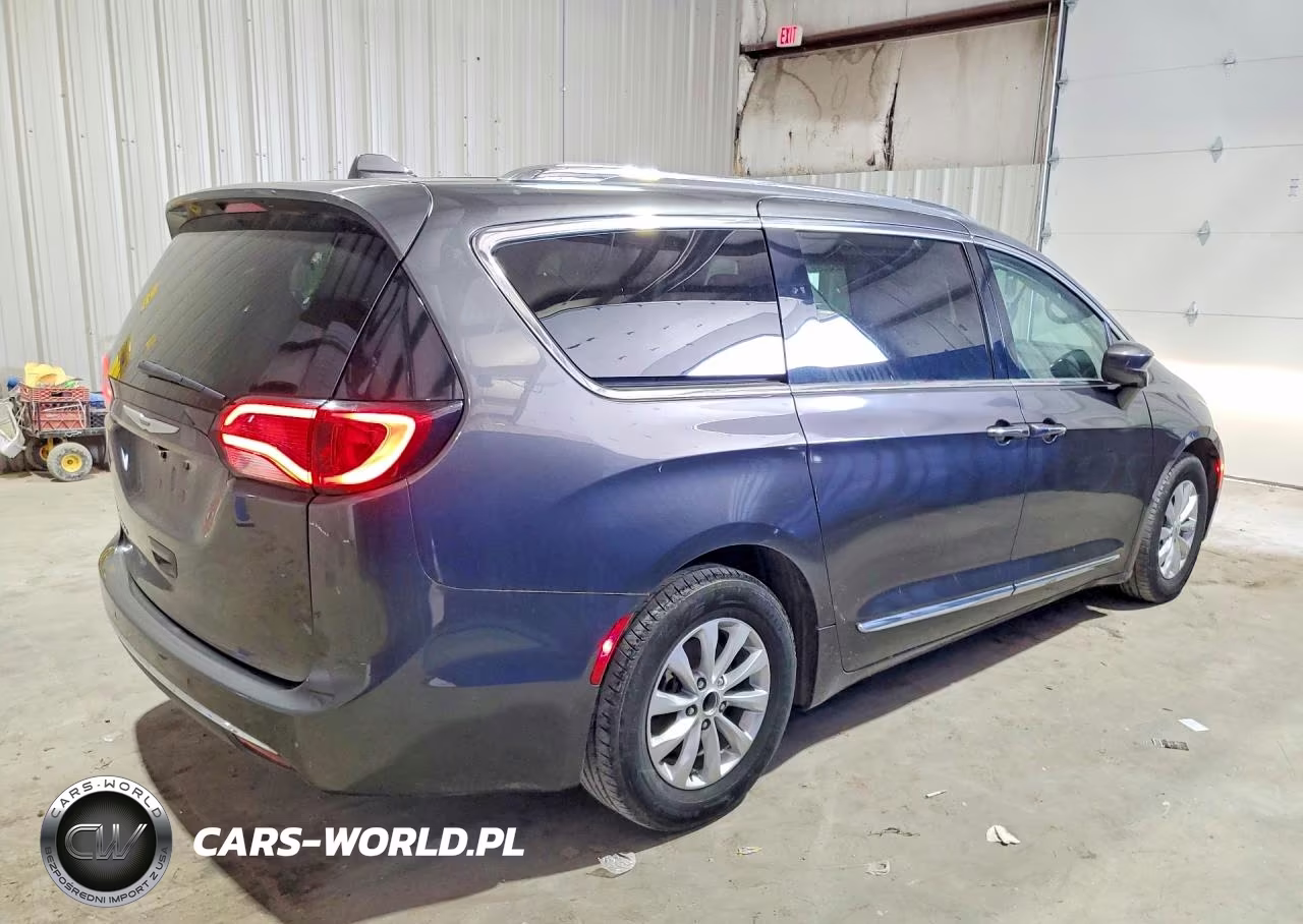 2019 Chrysler Pacifica Touring L VIN:2C4RC1BG9KR665762 - 3