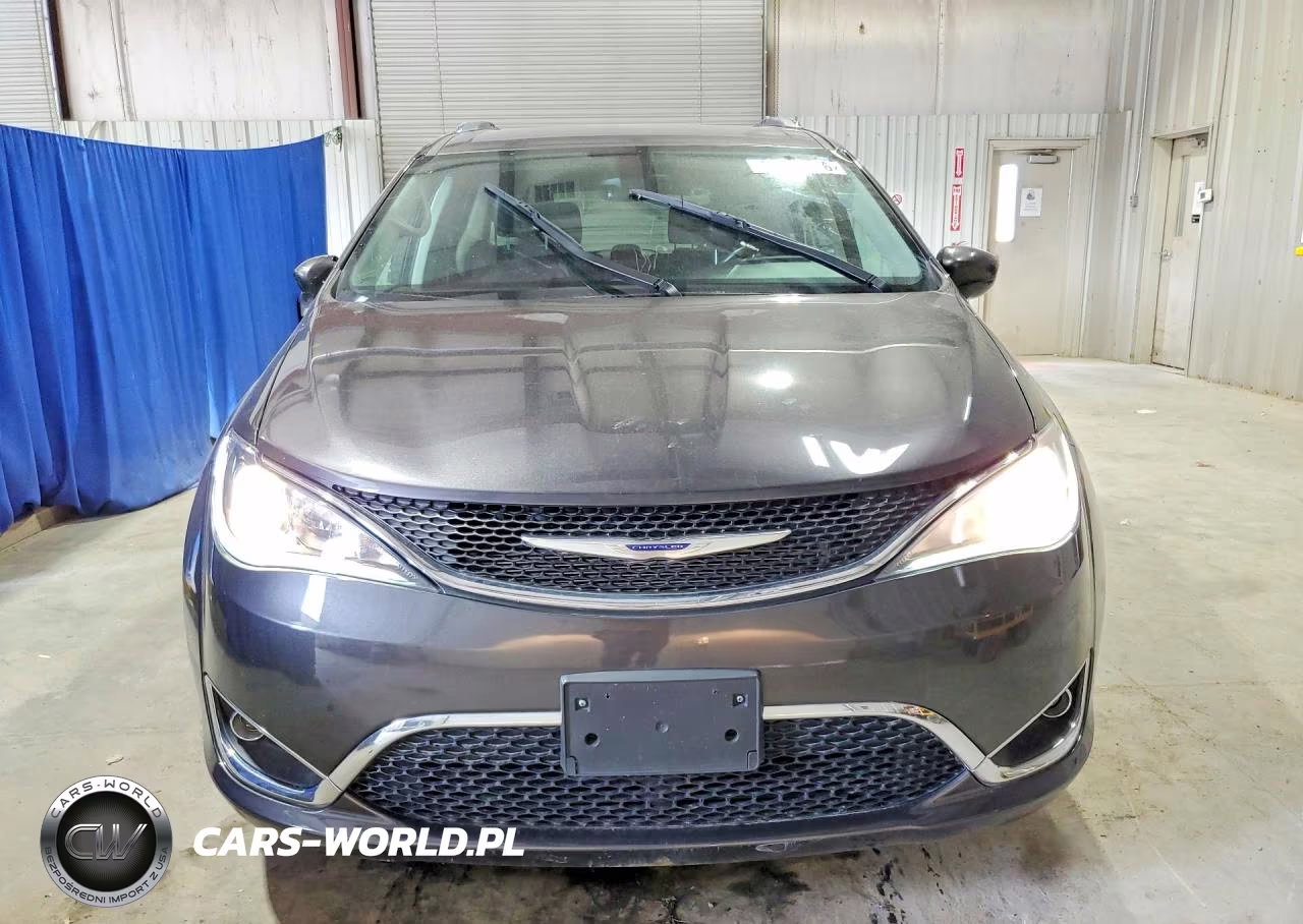 2019 Chrysler Pacifica Touring L VIN:2C4RC1BG9KR665762 - 5