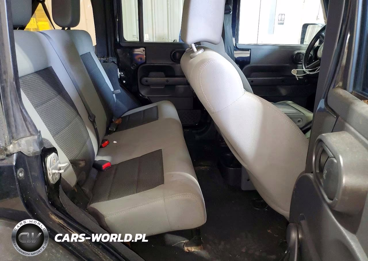 2010 Jeep Wrangler Unlimited Sport VIN:1J4BA3H19AL194221 - 10