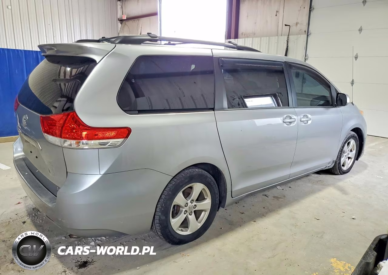 2013 Toyota Sienna Le VIN:5TDKK3DC5DS333239 - 3