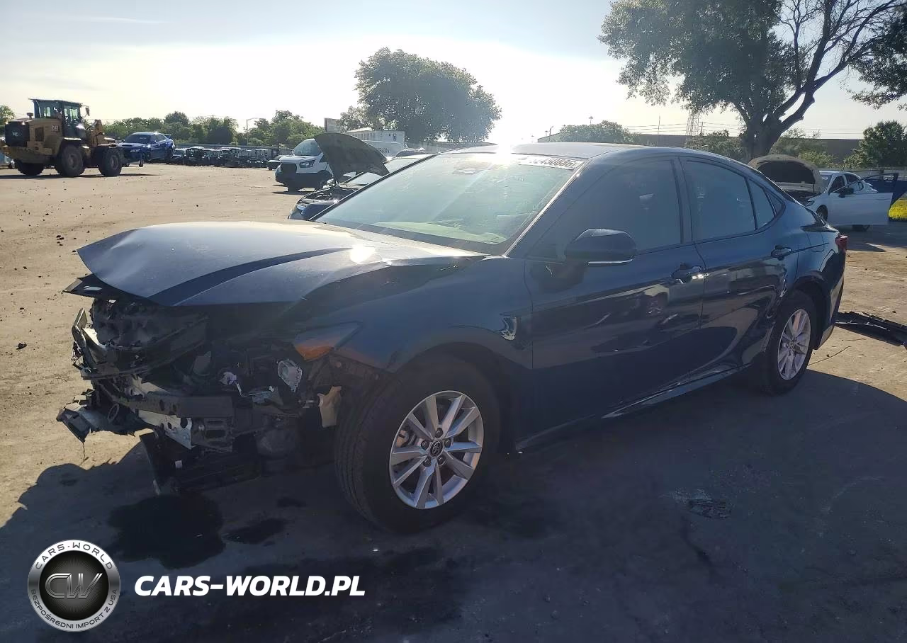 2025 Toyota Camry Le – zdjęcie 1 z 12