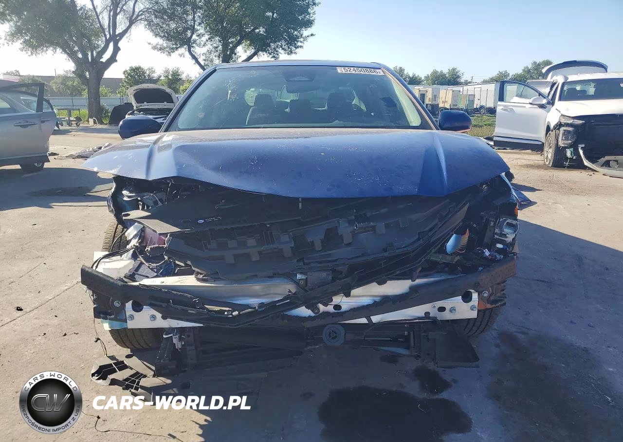 2025 Toyota Camry Le VIN:4T1DAACK2SU098473 - 5