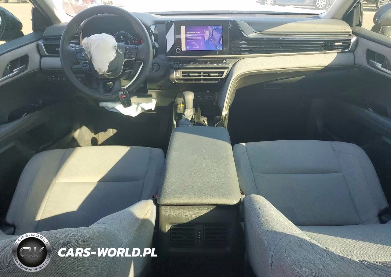 2025 Toyota Camry Le VIN:4T1DAACK2SU098473 - 8
