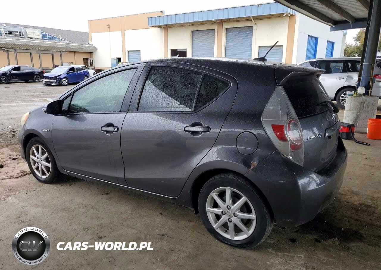 2013 Toyota Prius C Four VIN:JTDKDTB32D1037573 - 2
