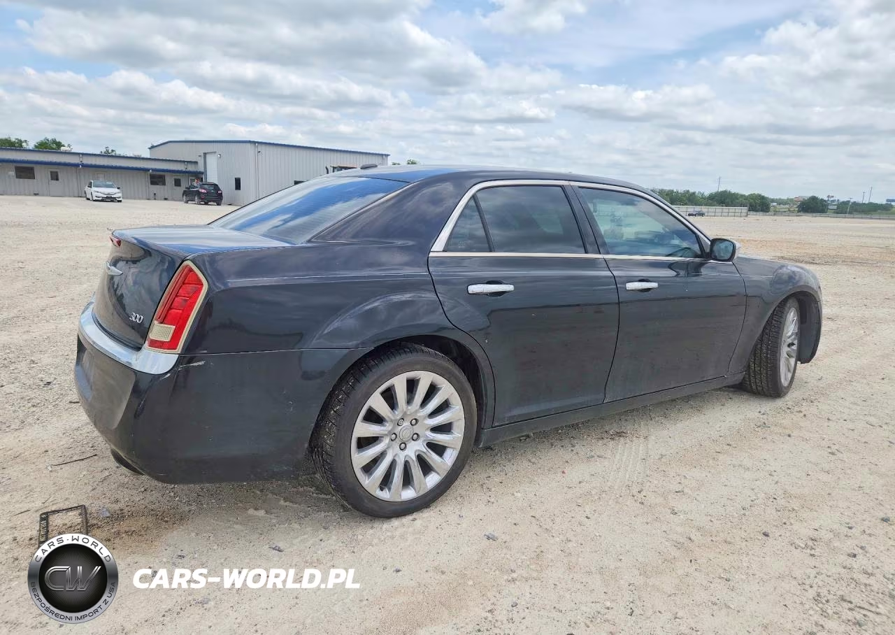 2014 Chrysler 300 VIN:2C3CCAAG3EH327554 - 3
